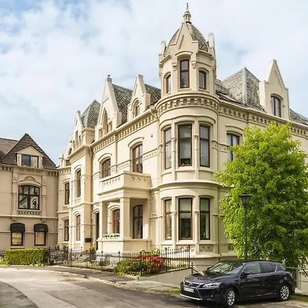 Dinbnb L Historical Building I 100m To Museum Apartman *
